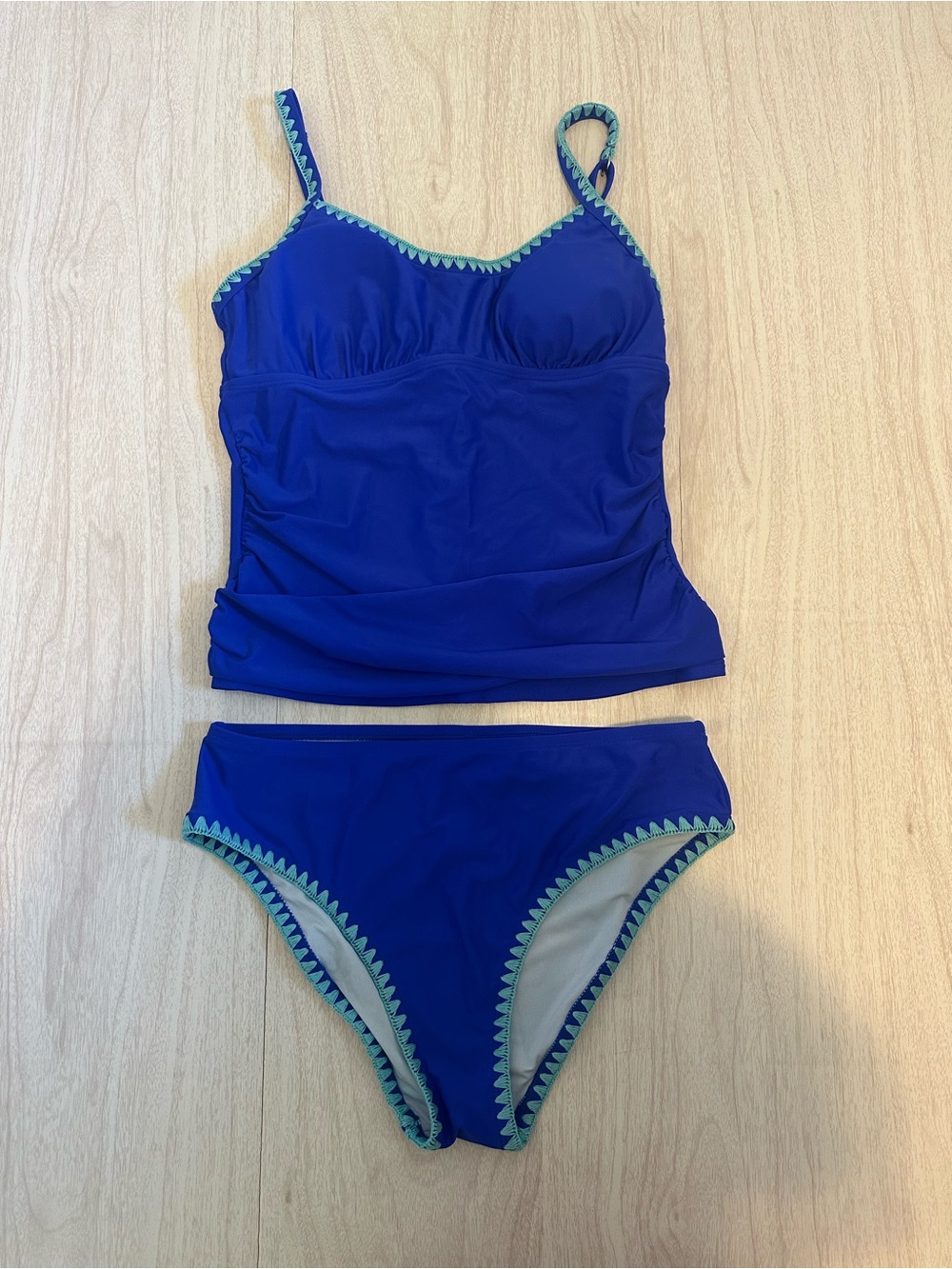Cupshe Two-Piece Tankini Set with Aqua Trim